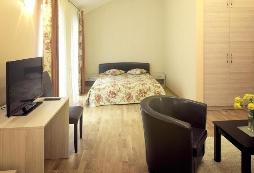 اتاق سوپریور, Kamanos