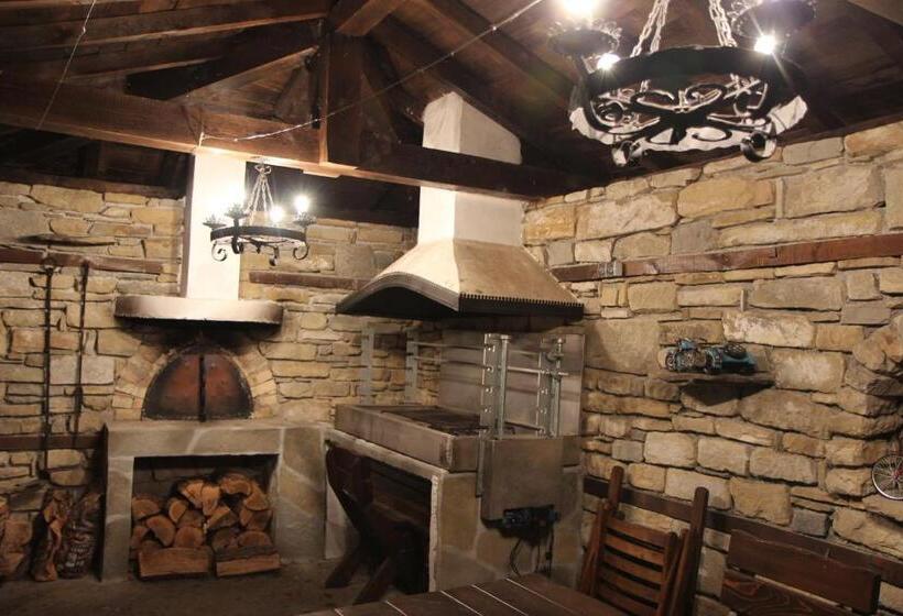 2间卧室的房子, New Bakalov House