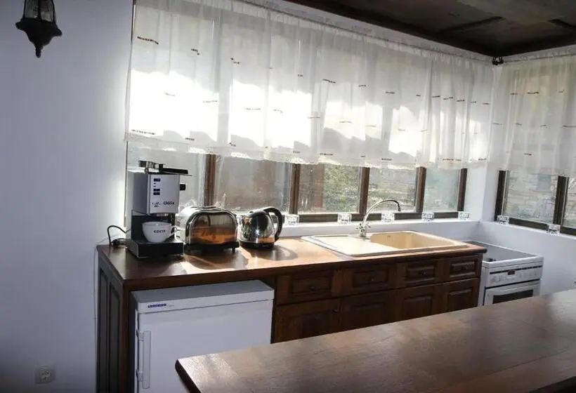 ２ベッドルームハウス, New Bakalov House