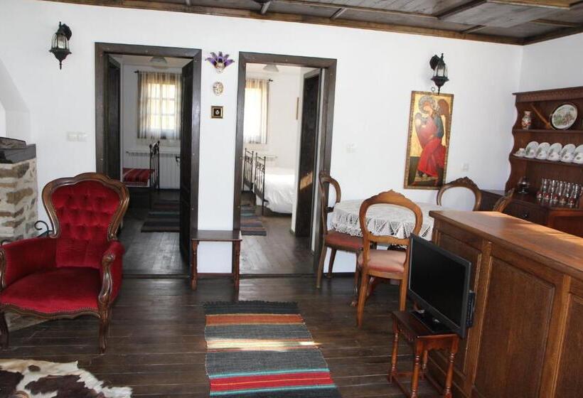 ２ベッドルームハウス, New Bakalov House