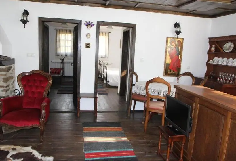 ２ベッドルームハウス, New Bakalov House