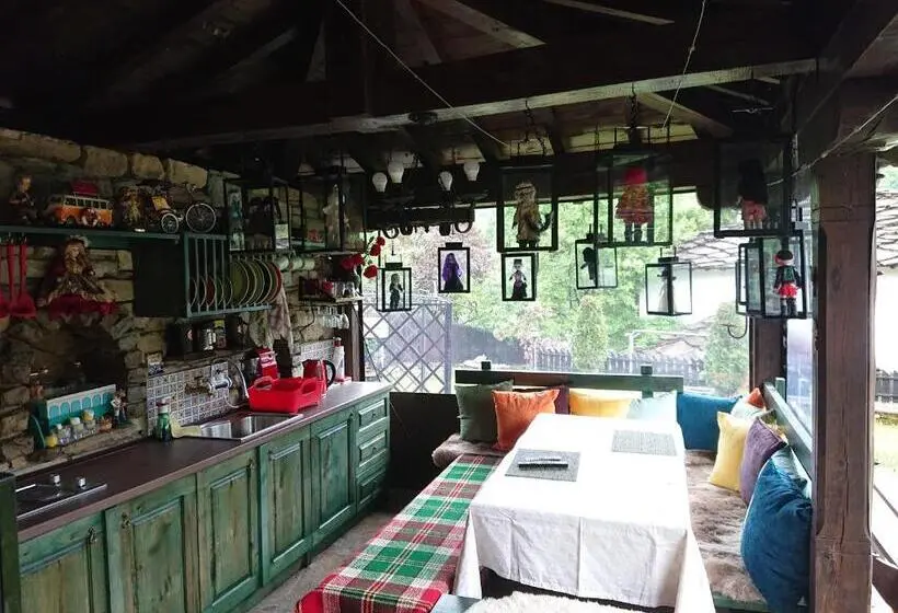 コンフォートルーム, New Bakalov House