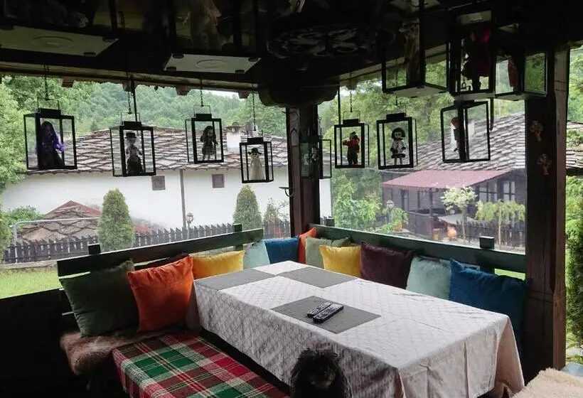 コンフォートルーム, New Bakalov House