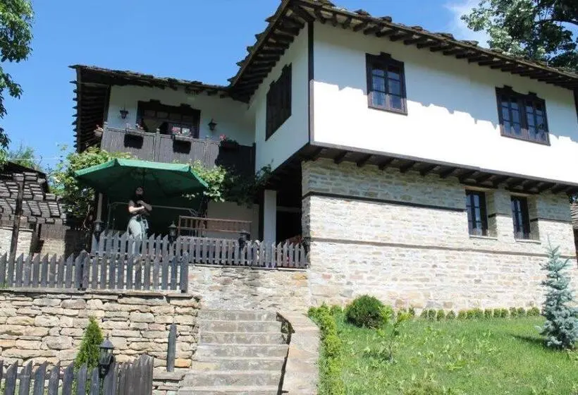 コンフォートルーム, New Bakalov House