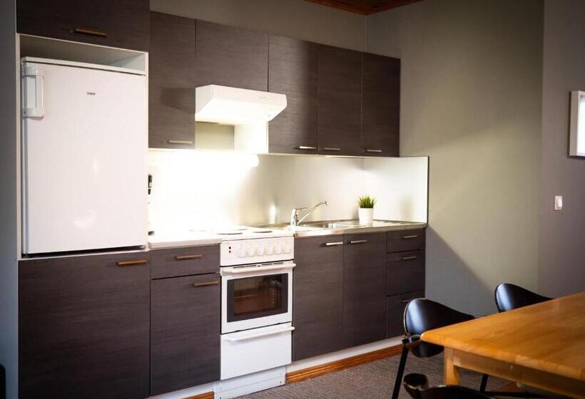 غرفة عائلية, Poukama