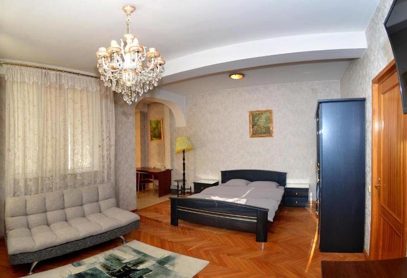 سوییت خانوادگی, Vila A&b