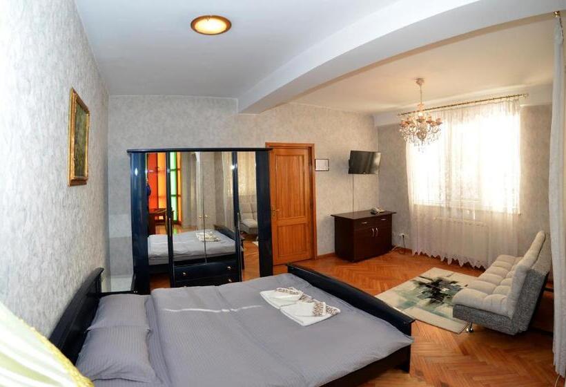 سوییت خانوادگی, Vila A&b