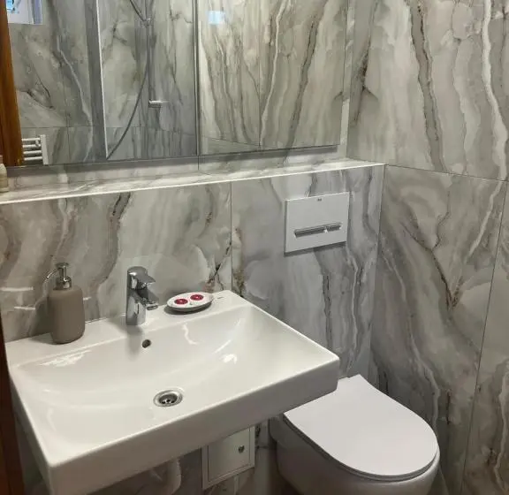 اتاق اکونومی, Vila A&b