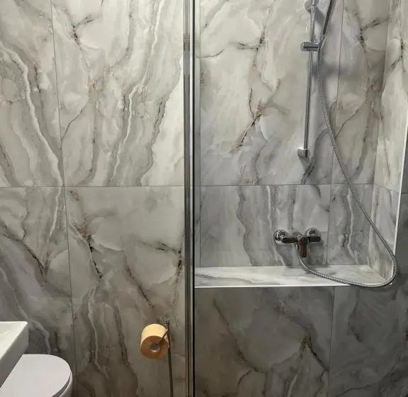 اتاق اکونومی, Vila A&b