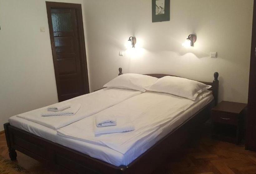 スタンダードルーム, Pensiunea Podul Minciunilor