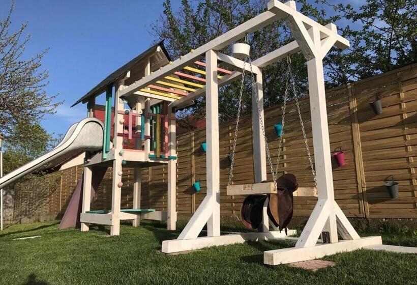 Дом 1 Спальня, Pensiunea Sandra