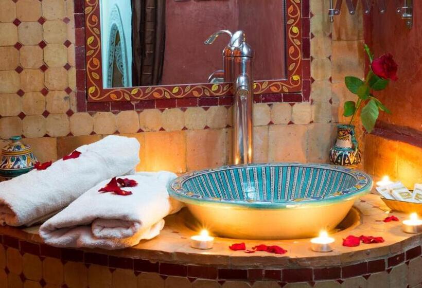 컴포트 룸, Riad Safir