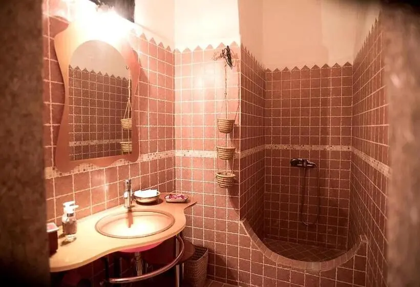 سوییت, Riad Safir
