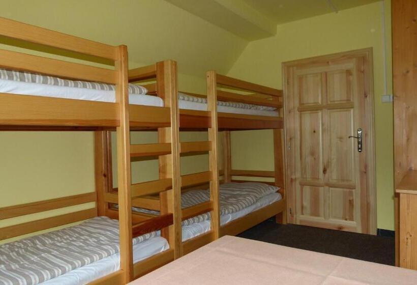 Номер Стандарт Четырехместный Совместный Санузел, Chata šohajka