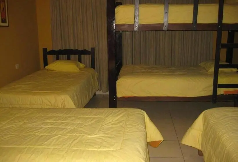 Quarto Quádruplo Estandar, Posada Gino