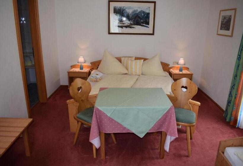 غرفة قياسية ثلاثية مزودة بشرفة, Landhaus Alpenrose   Feriendomizile Pichler