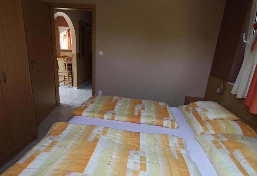 Апартаменты 1 Спальня, Návay Vendégház