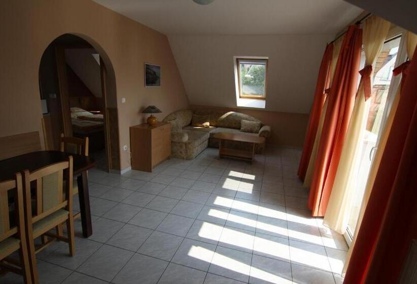 Апартаменты 1 Спальня, Návay Vendégház