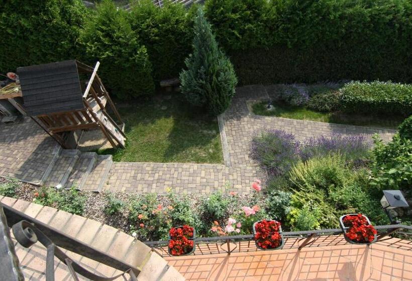 Номер Стандарт Вид на Озеро, Návay Vendégház