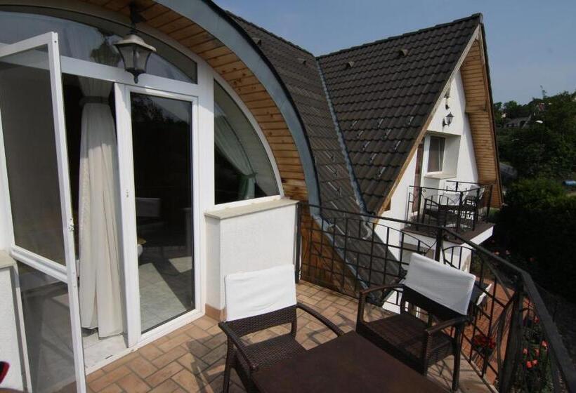 Номер Стандарт Вид на Озеро, Návay Vendégház