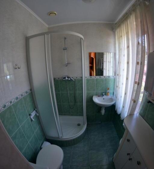 اتاق استاندارد با بالکن, Prutets Guest House