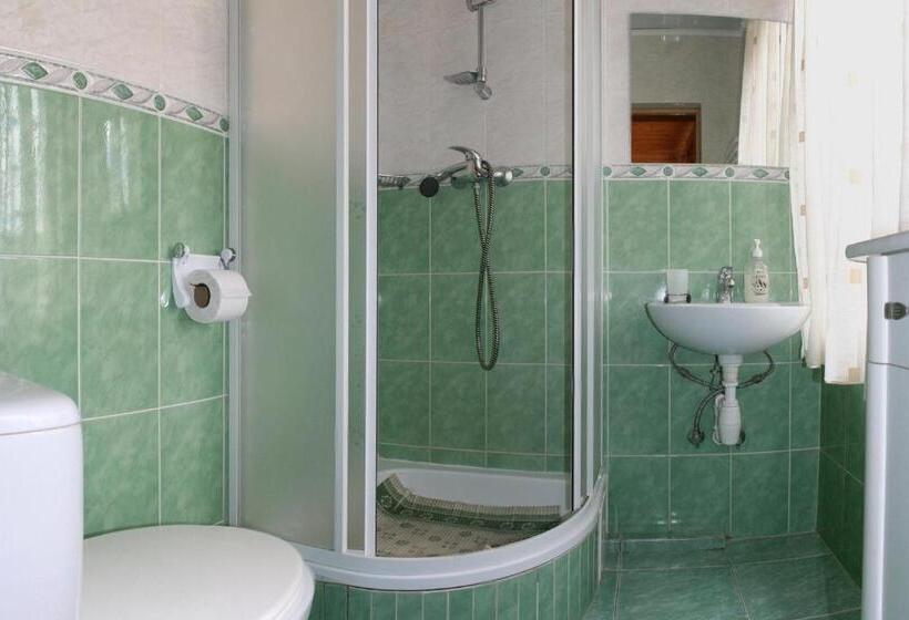 اتاق استاندارد با بالکن, Prutets Guest House