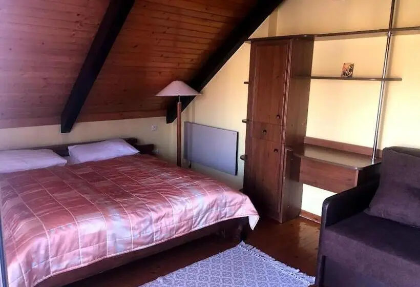 اتاق استاندارد با بالکن, Prutets Guest House