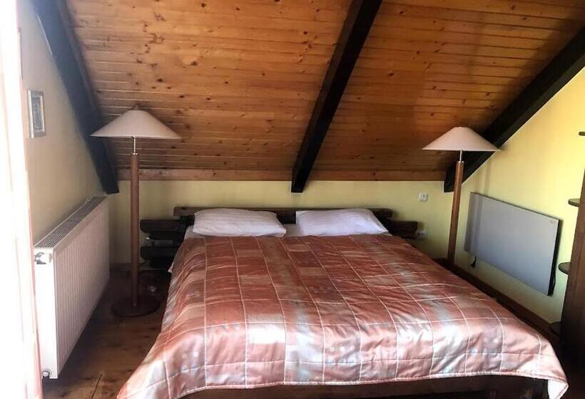 اتاق استاندارد با بالکن, Prutets Guest House