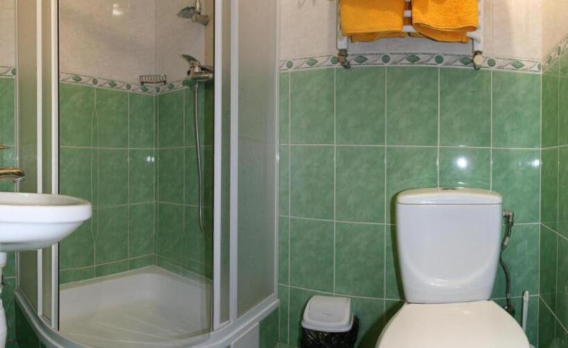 اتاق استاندارد, Prutets Guest House