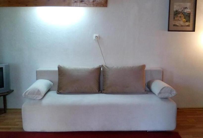 غرفة إقتصادية ثلاثية, Villa Jun Guest House