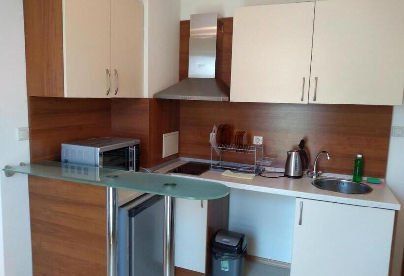 Апартаменты Семейные 1 Спальня, Villa Valeev