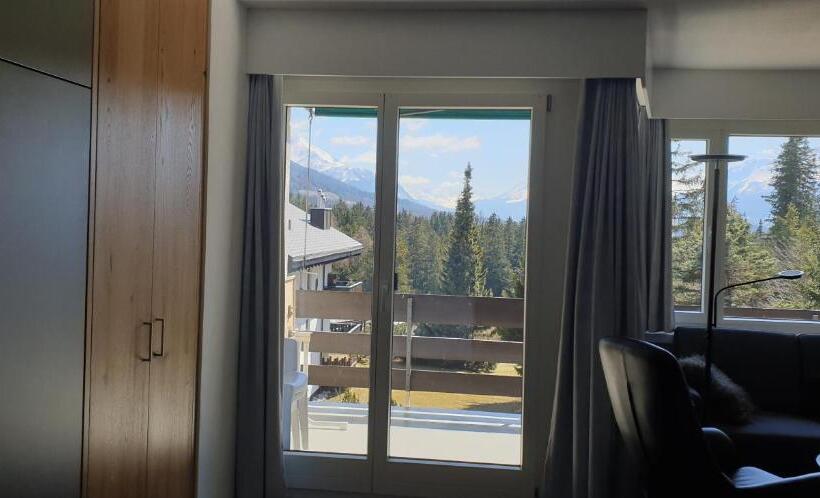 شقة غرفة واحدة ذات إطلالة, Ferienwohnungen Chesa Clois 24