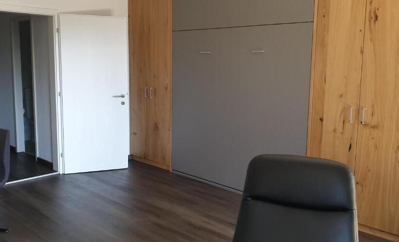 شقة غرفة واحدة ذات إطلالة, Ferienwohnungen Chesa Clois 24