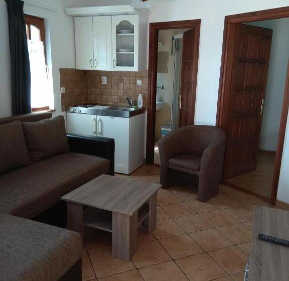 Апартаменты 2 Спальни, Nádas Panzió