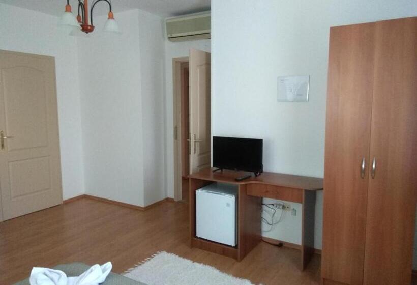 Family Suite, Nádas Panzió