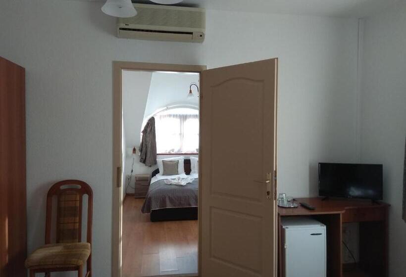 Family Suite, Nádas Panzió