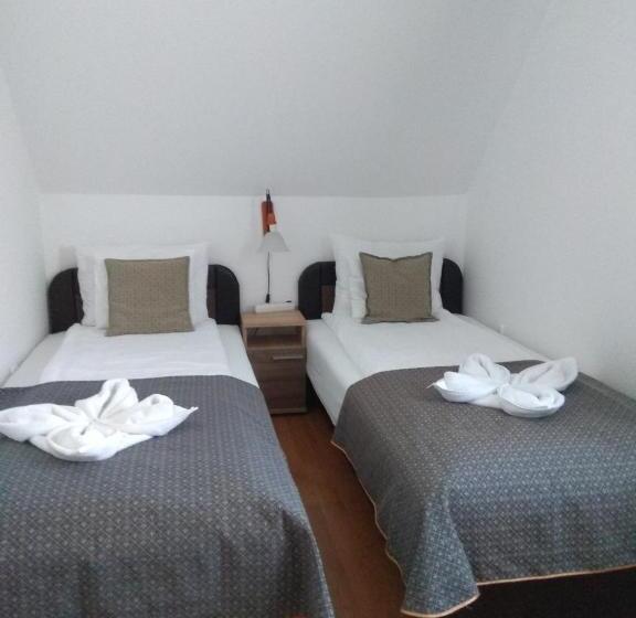 Family Suite, Nádas Panzió