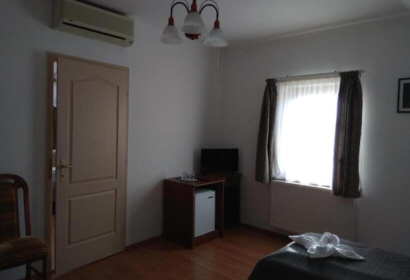 Family Suite, Nádas Panzió