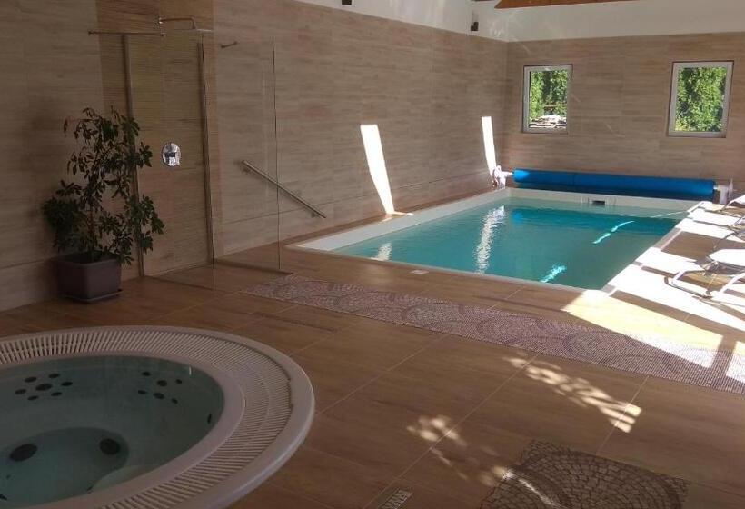 Family Suite, Nádas Panzió