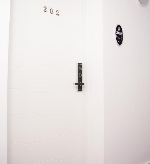 اتاق سوپریور, Amethyst House