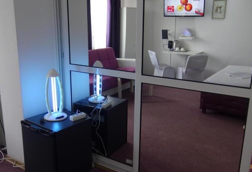 اتاق لوکس, Amethyst House