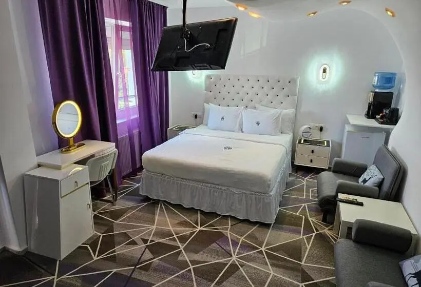 デラックスルーム, Amethyst House