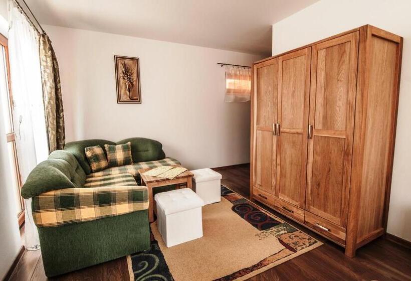 استودیوی استاندارد, Apartmanovy Dom Martha A Domček Martuška