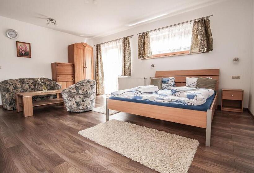 标准工作室, Apartmanovy Dom Martha A Domček Martuška