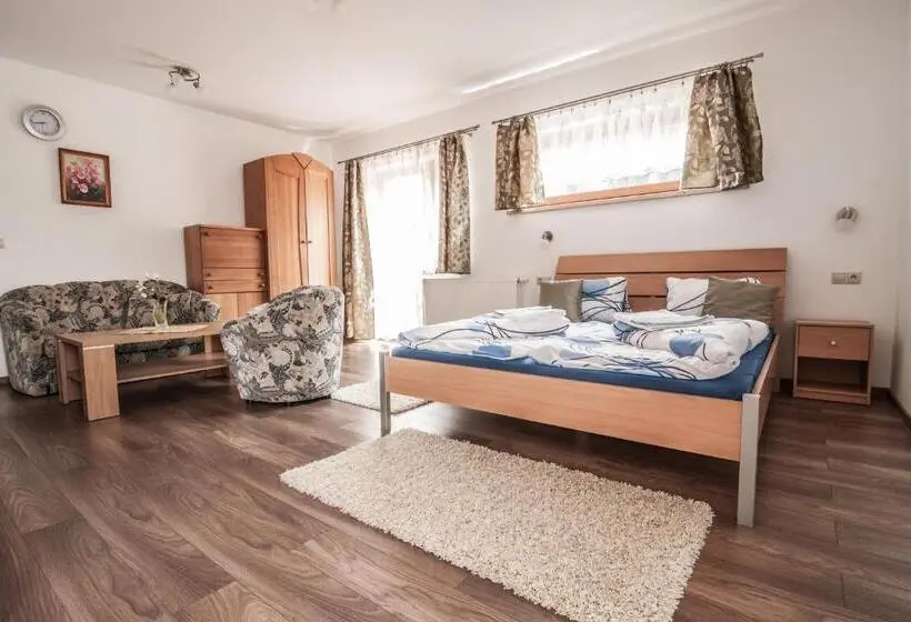 スタンダードスタジオ, Apartmanovy Dom Martha A Domček Martuška