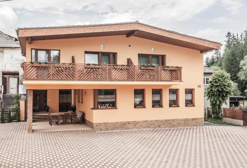 استودیوی استاندارد, Apartmanovy Dom Martha A Domček Martuška