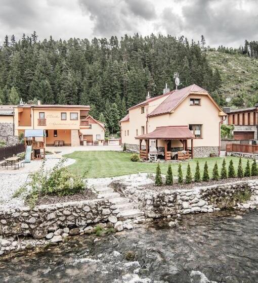 标准工作室, Apartmanovy Dom Martha A Domček Martuška