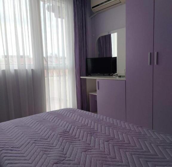 Трехместный Номер Стандарт с Балконом, Guest House Perla