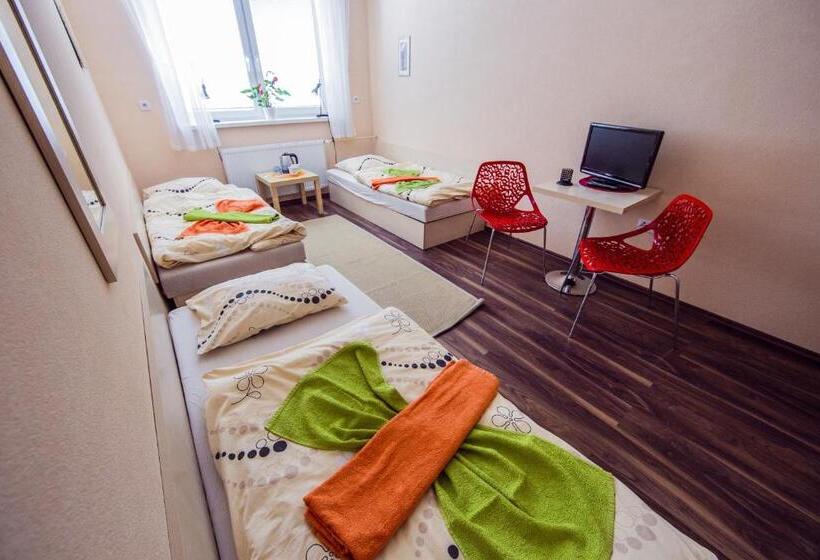 اتاق استاندارد سه نفره, Penzion Hviezda