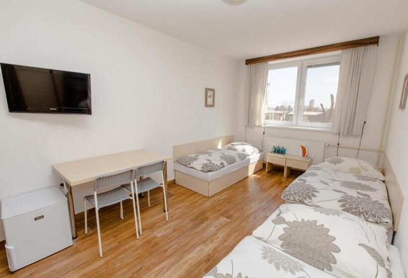 اتاق استاندارد سه نفره, Penzion Hviezda